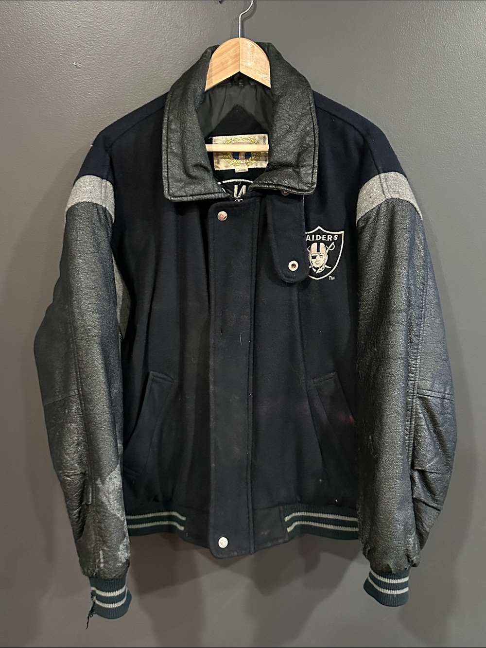 Los Angeles Raiders Las Vegas Bomber Jacket Field Varsity Large Thrashed